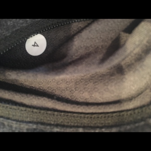 Like new lulu Devine zip up - Picture 4 of 4